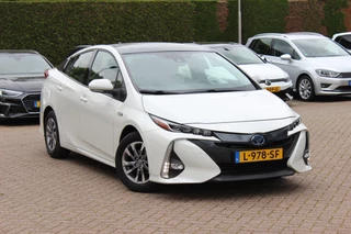 Toyota Prius 1.8 Plug-in Dynamic / Camera / Navigatie / Matrix LED / Keyless / 15'' / Zonnepaneel / Stoelverwarming / DAB / ACC