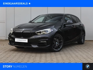 BMW 1 Serie 118i Sport Line Automaat / Sportstoelen / Achteruitrijcamera / M Sportonderstel / LED / Airconditioning / Cruise Control