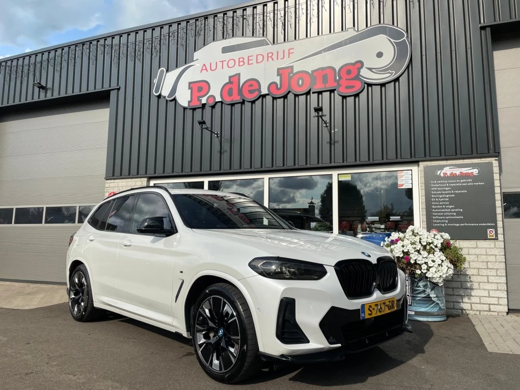 Hoofdafbeelding BMW iX3
