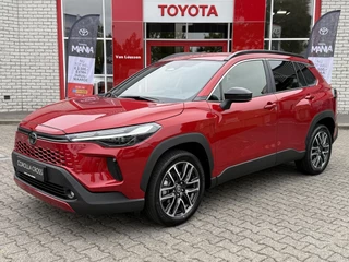 Toyota Corolla Cross HYBRID 180 DYNAMIC NIEUW MODEL! STOEL/STUURVERW BLIND SPOT 18'' LM-VELGEN EL-ACHTERKLEP KEYLESS NAVI PARK-SENSOREN CAMERA CLIMA APPLE/ANDROID