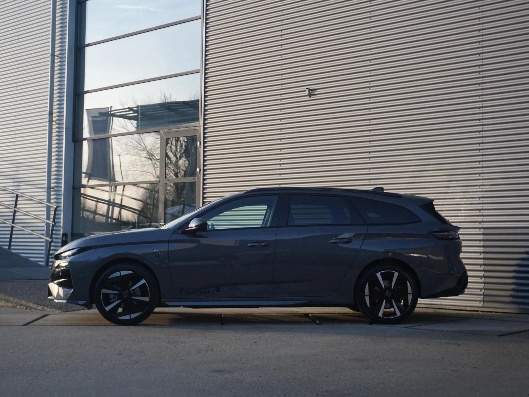 Hoofdafbeelding Peugeot e-308