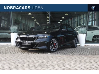 Hoofdafbeelding BMW i5 BMW i5 eDrive40 M Sport / Panoramadak / Adaptieve LED / Comfort Access / Stoelventilatie / Parking Assistant Plus / Live Cockpit Professional