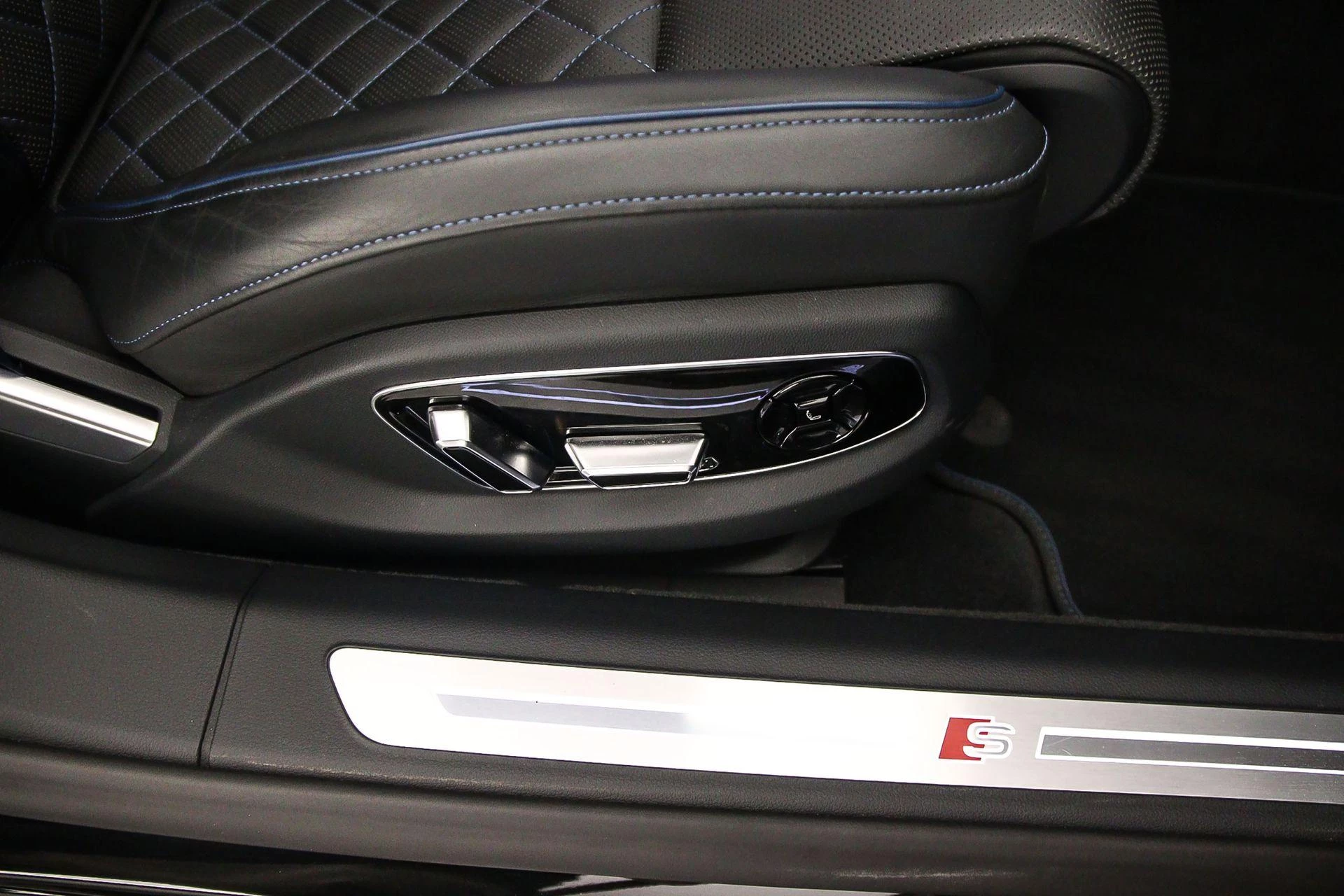 Hoofdafbeelding Audi A8