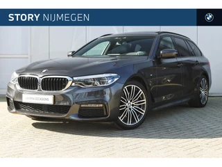 BMW 5 Serie Touring 530i xDrive High Executive M Sport Automaat / Panoramadak / Trekhaak / Sportstoelen / Stoelverwarming / Head-Up / Adaptieve LED / Harman Kardon / Parking Assistant Plus / Gesture Control