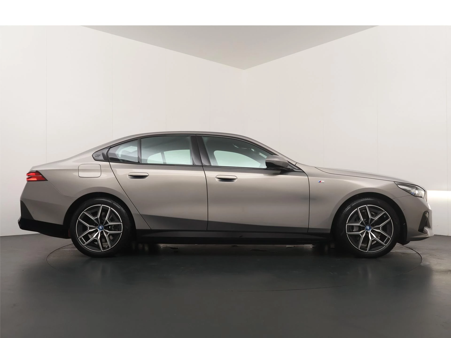 Hoofdafbeelding BMW i5