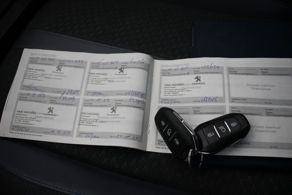 Hoofdafbeelding Peugeot e-2008