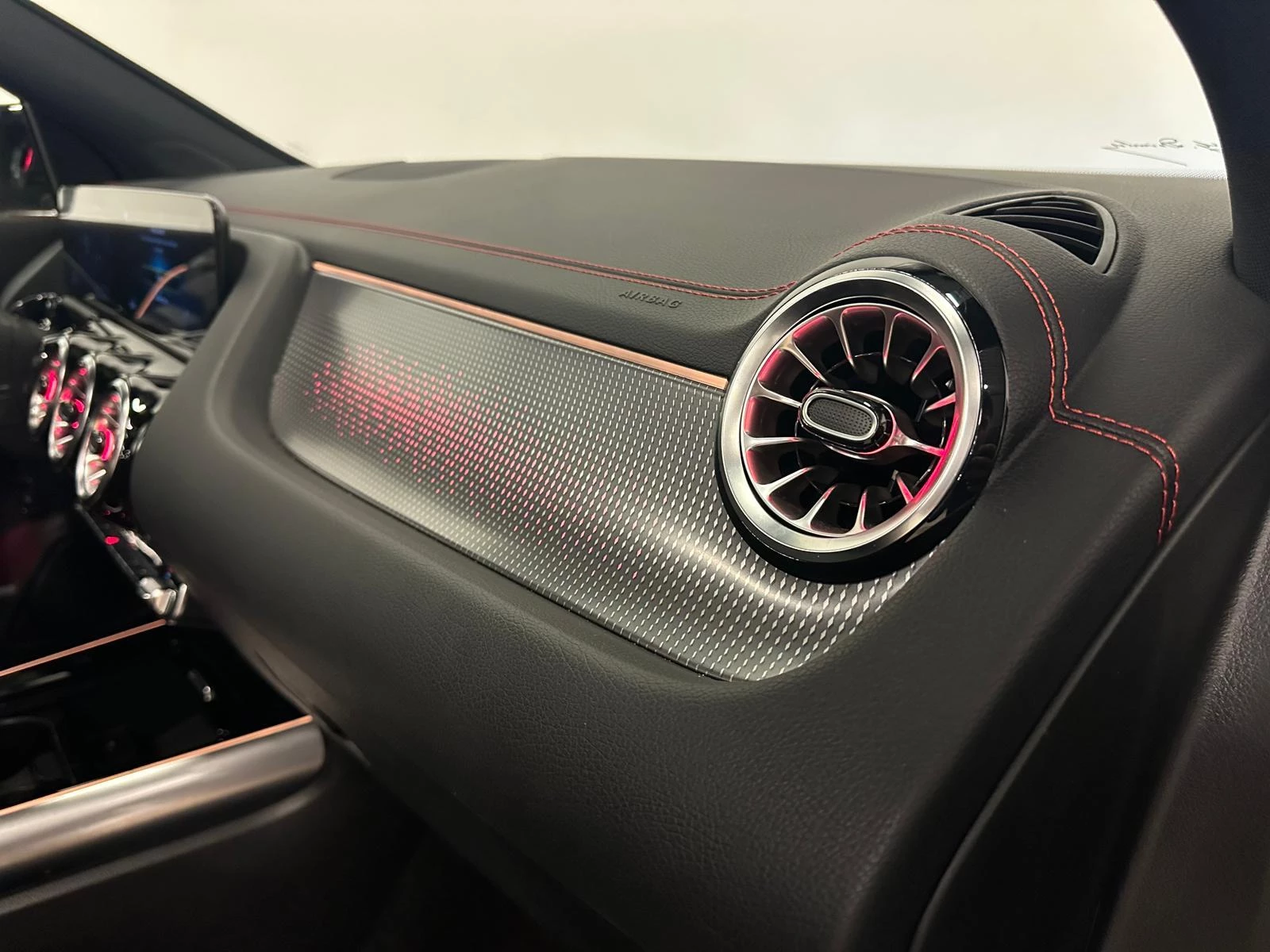 Hoofdafbeelding Mercedes-Benz EQA