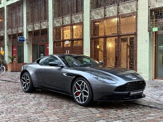 Hoofdafbeelding Aston Martin DB11 Aston Martin DB11 4.0 V8 32.000km dealer serviced
