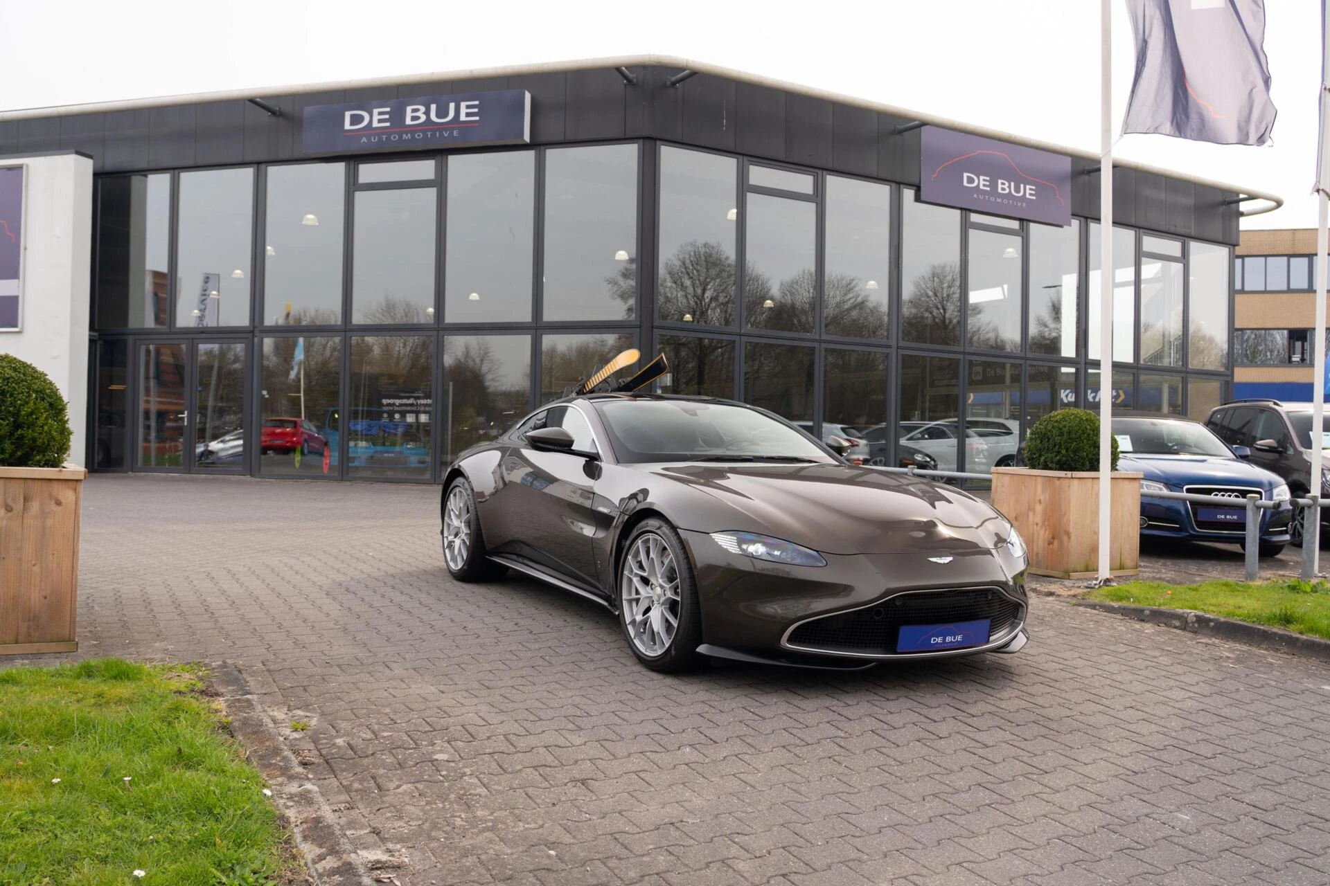 Hoofdafbeelding Aston Martin V8 Vantage