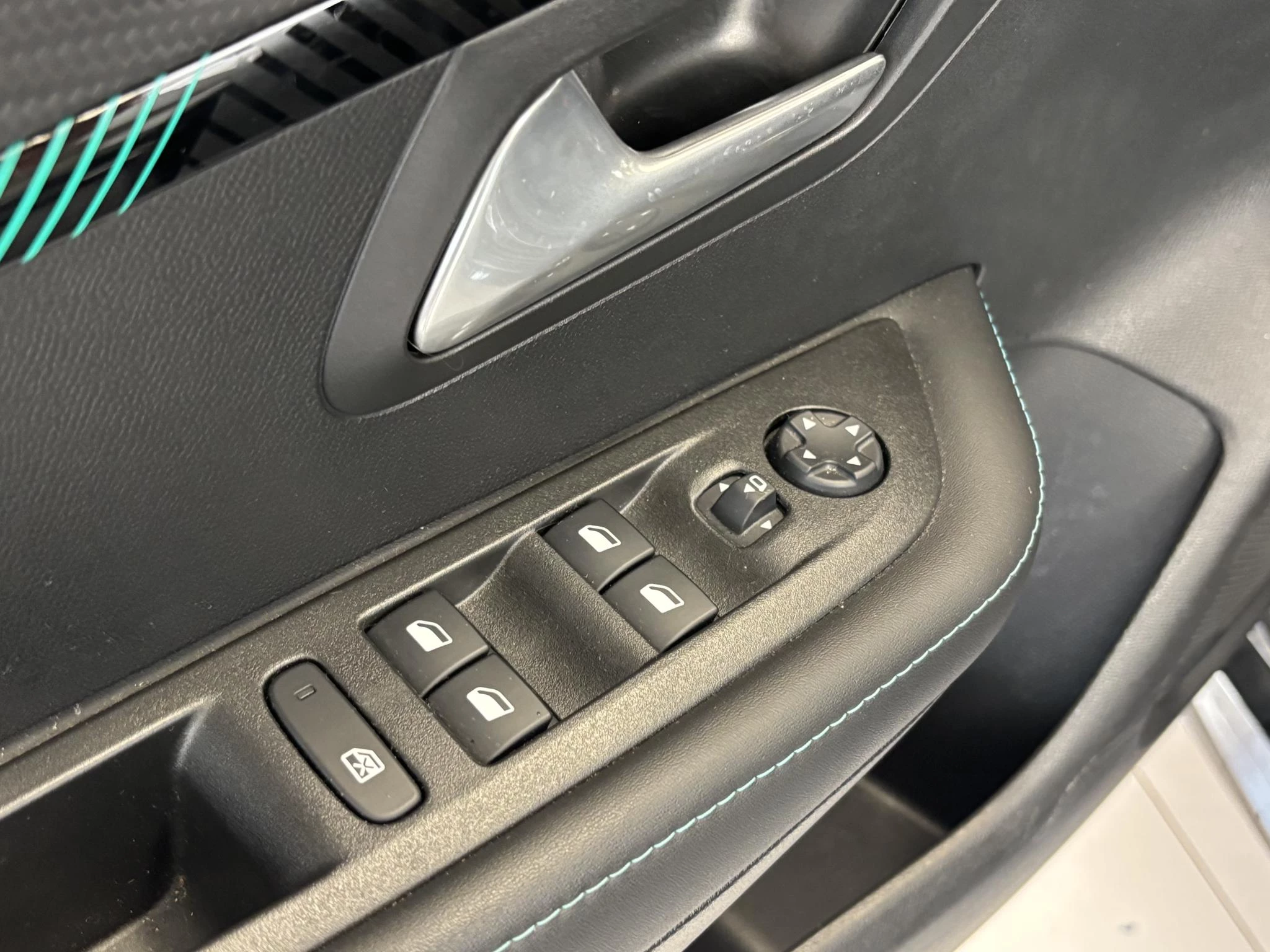 Hoofdafbeelding Peugeot e-208