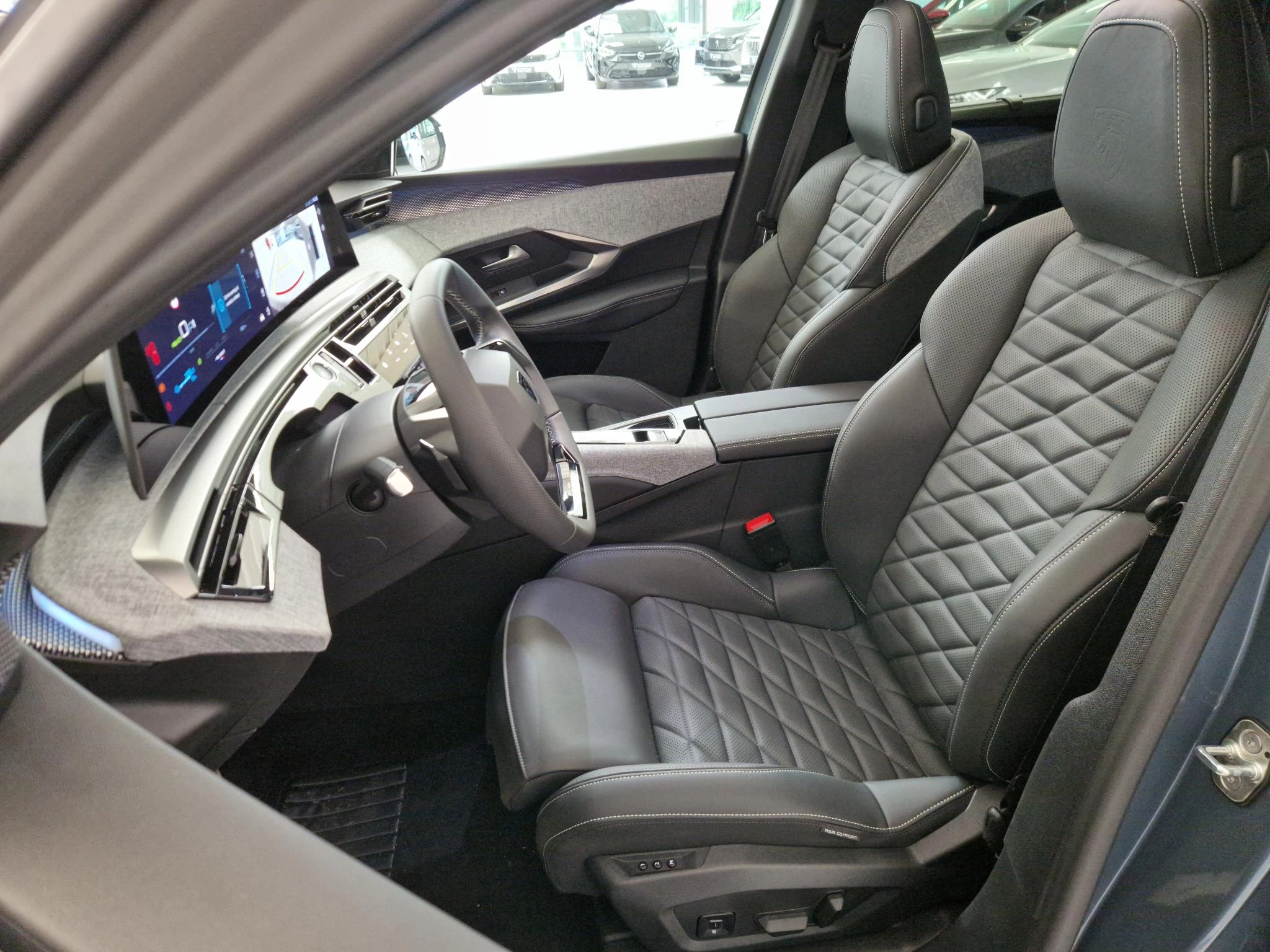 Hoofdafbeelding Peugeot e-5008