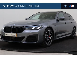 BMW 5 Serie Touring 530e M Sport Automaat / Trekhaak / Panoramadak / Comfortstoelen / Comfort Access / Achteruitrijcamera / Laserlight / Harman Kardon