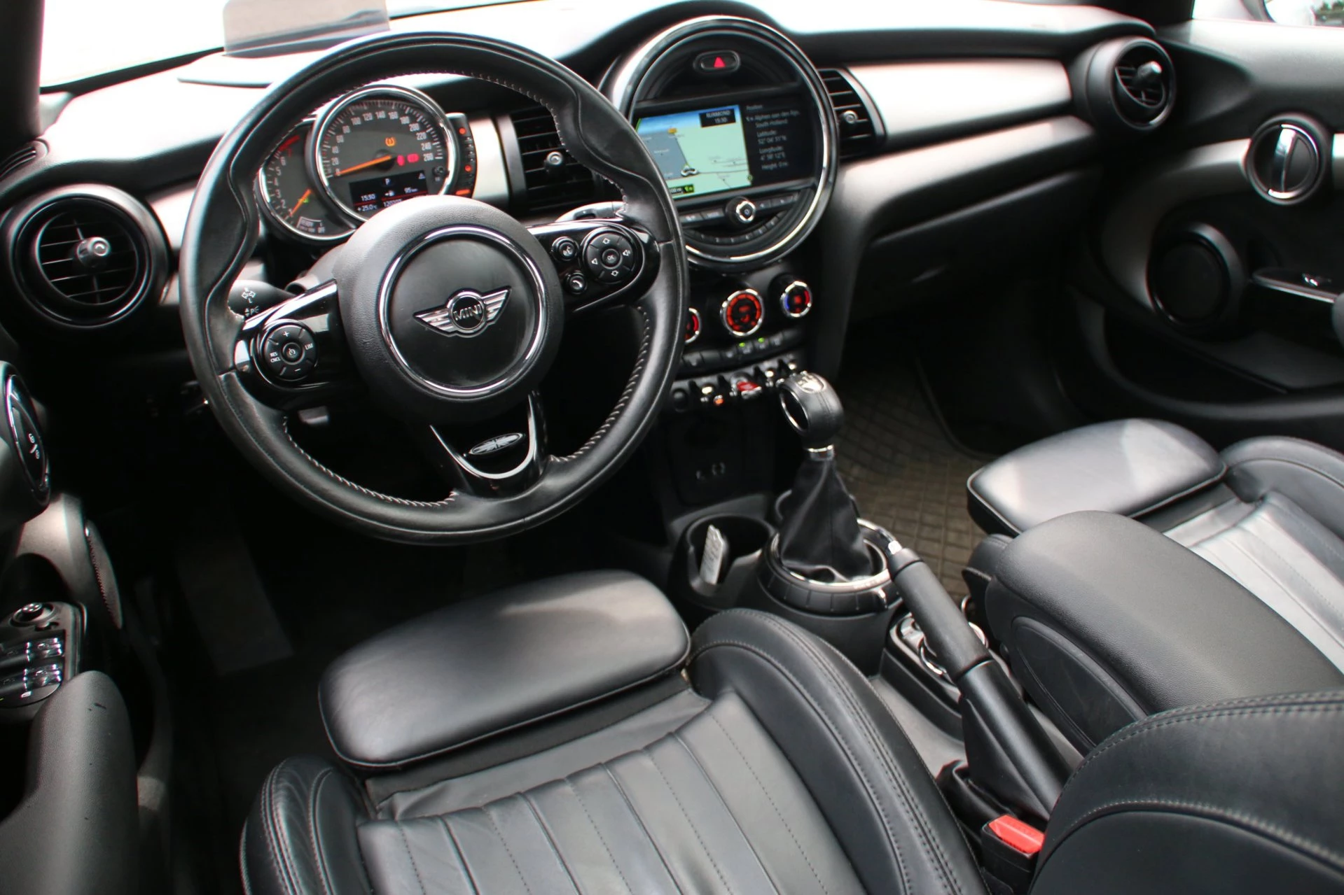 Hoofdafbeelding MINI 5-deurs