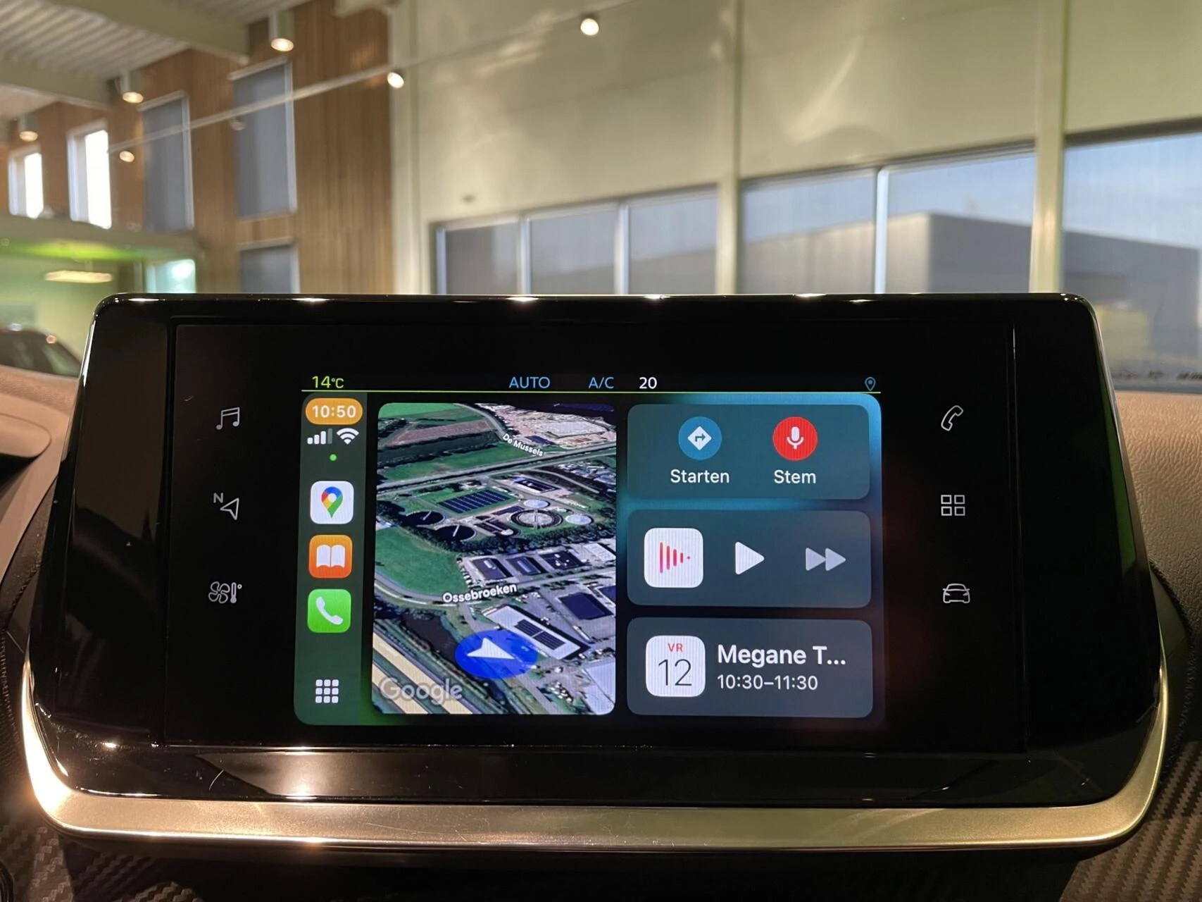 Hoofdafbeelding Peugeot e-2008