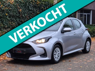Hoofdafbeelding Toyota Yaris Toyota Yaris Fabrieksgarantie 3-2027 100% dealerond. 1e-eigenaar NAP APK 1-2028 1.5 Hybrid Active Automaat Camera Navi CarPlay