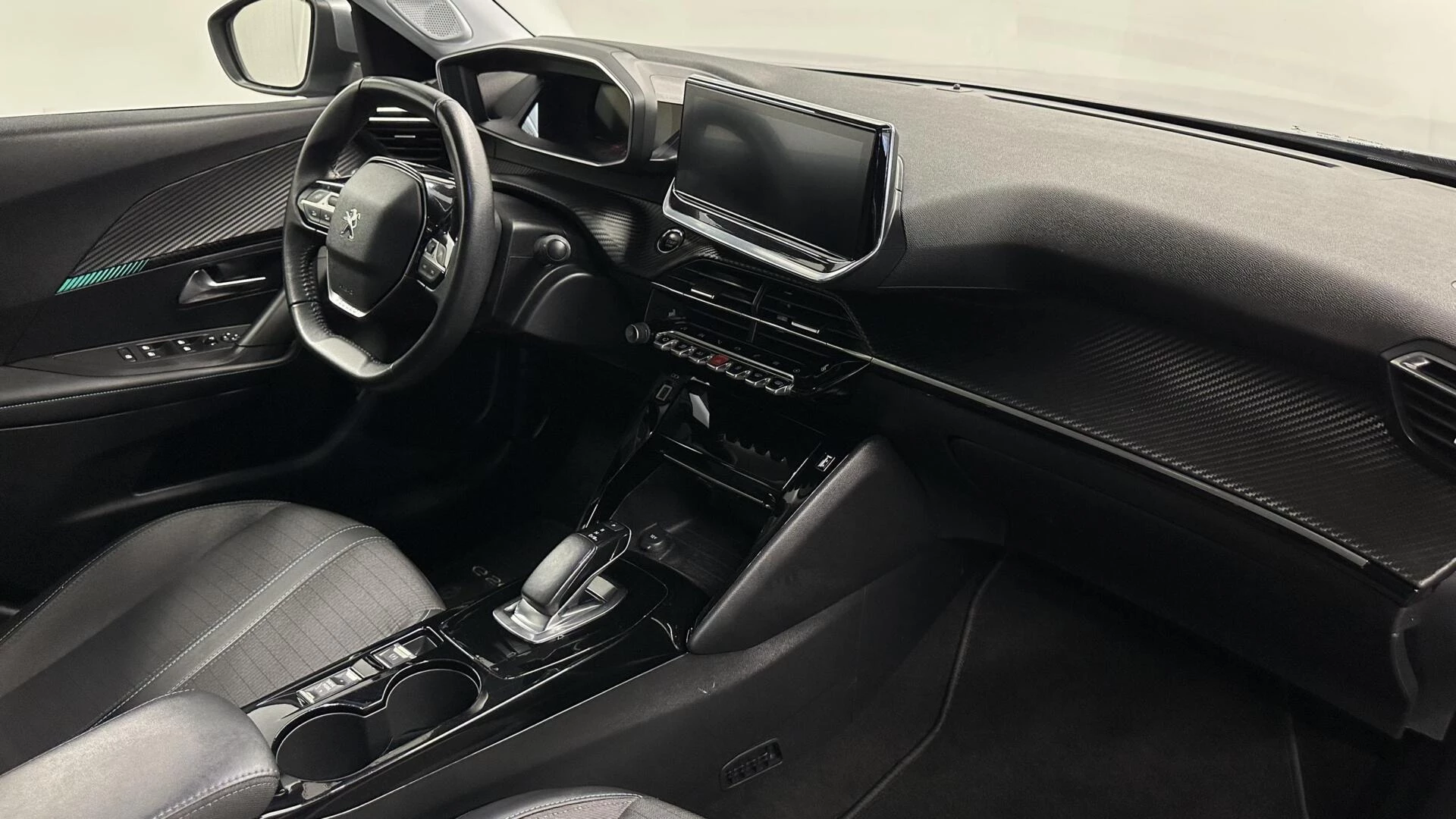 Hoofdafbeelding Peugeot e-2008