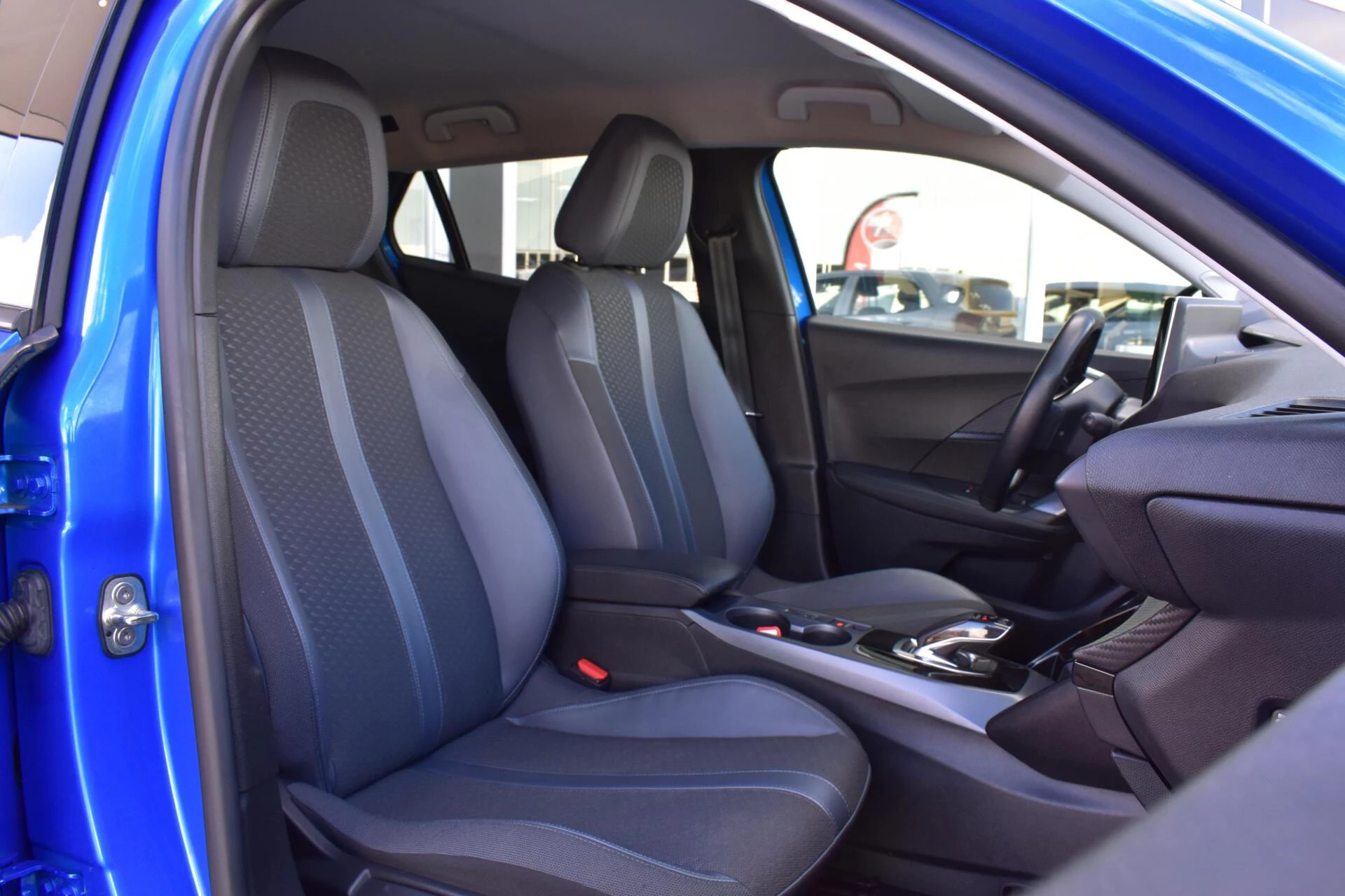 Hoofdafbeelding Peugeot e-2008