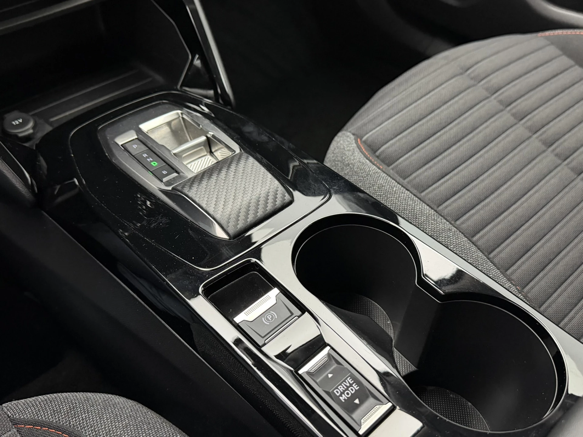 Hoofdafbeelding Peugeot e-2008