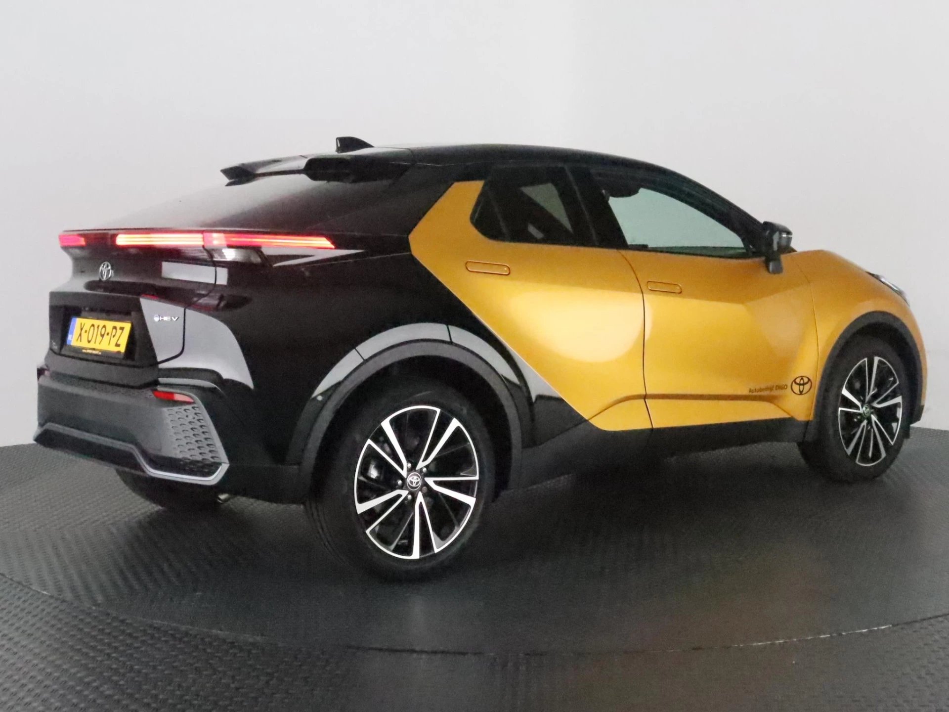 Hoofdafbeelding Toyota C-HR