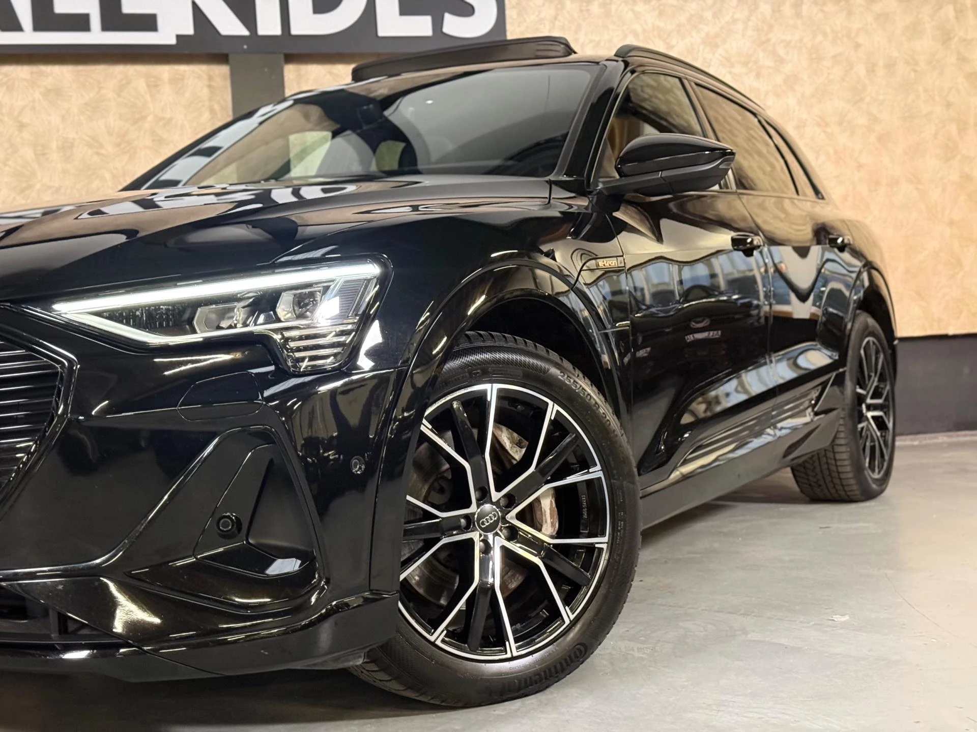 Hoofdafbeelding Audi e-tron