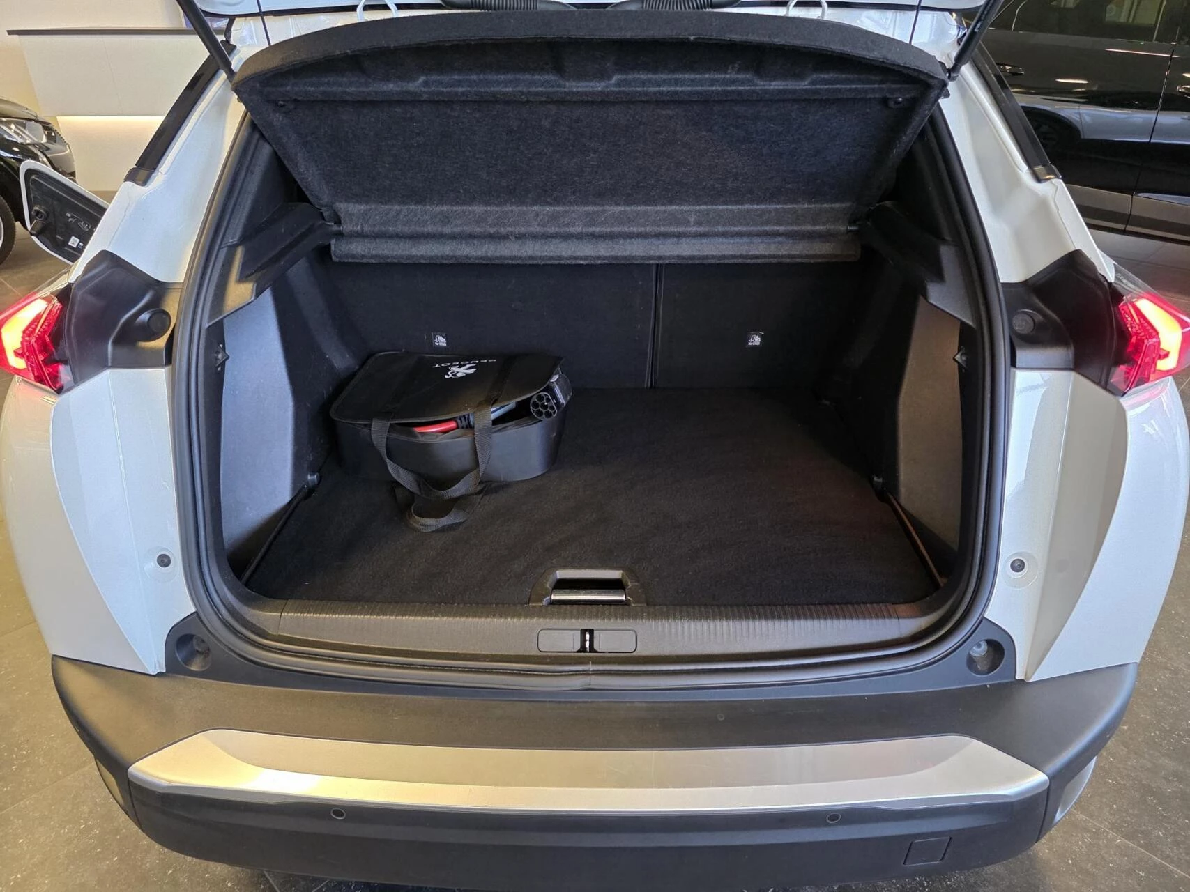 Hoofdafbeelding Peugeot e-2008