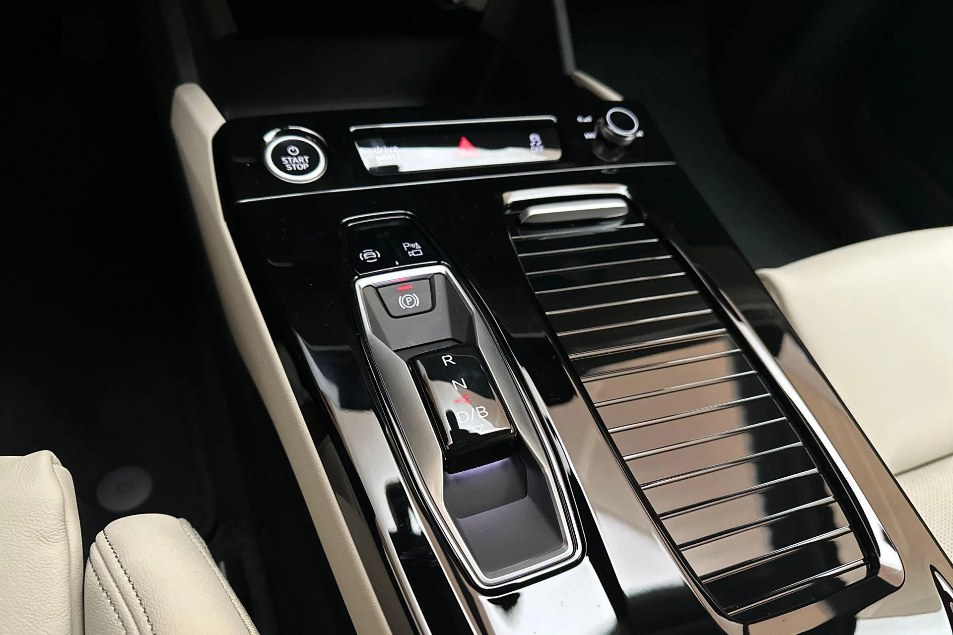 Hoofdafbeelding Audi Q6 e-tron