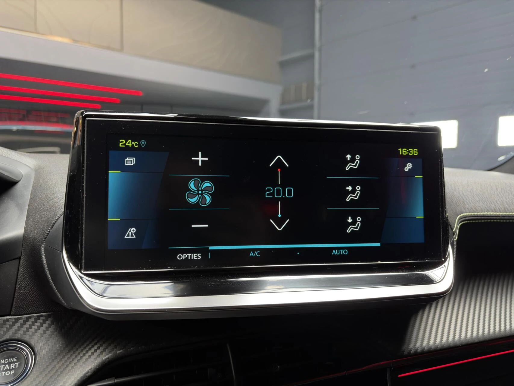 Hoofdafbeelding Peugeot e-2008