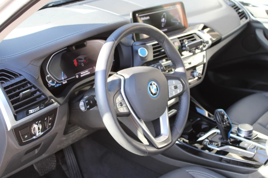 Hoofdafbeelding BMW iX3