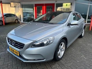 Volvo V40 1.6 T2 120PK Momentum Panorama dak/Trekhaak/achteruitrijcamera