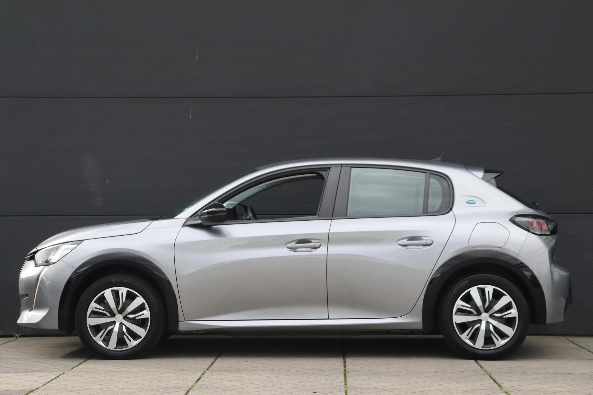 Hoofdafbeelding Peugeot e-208