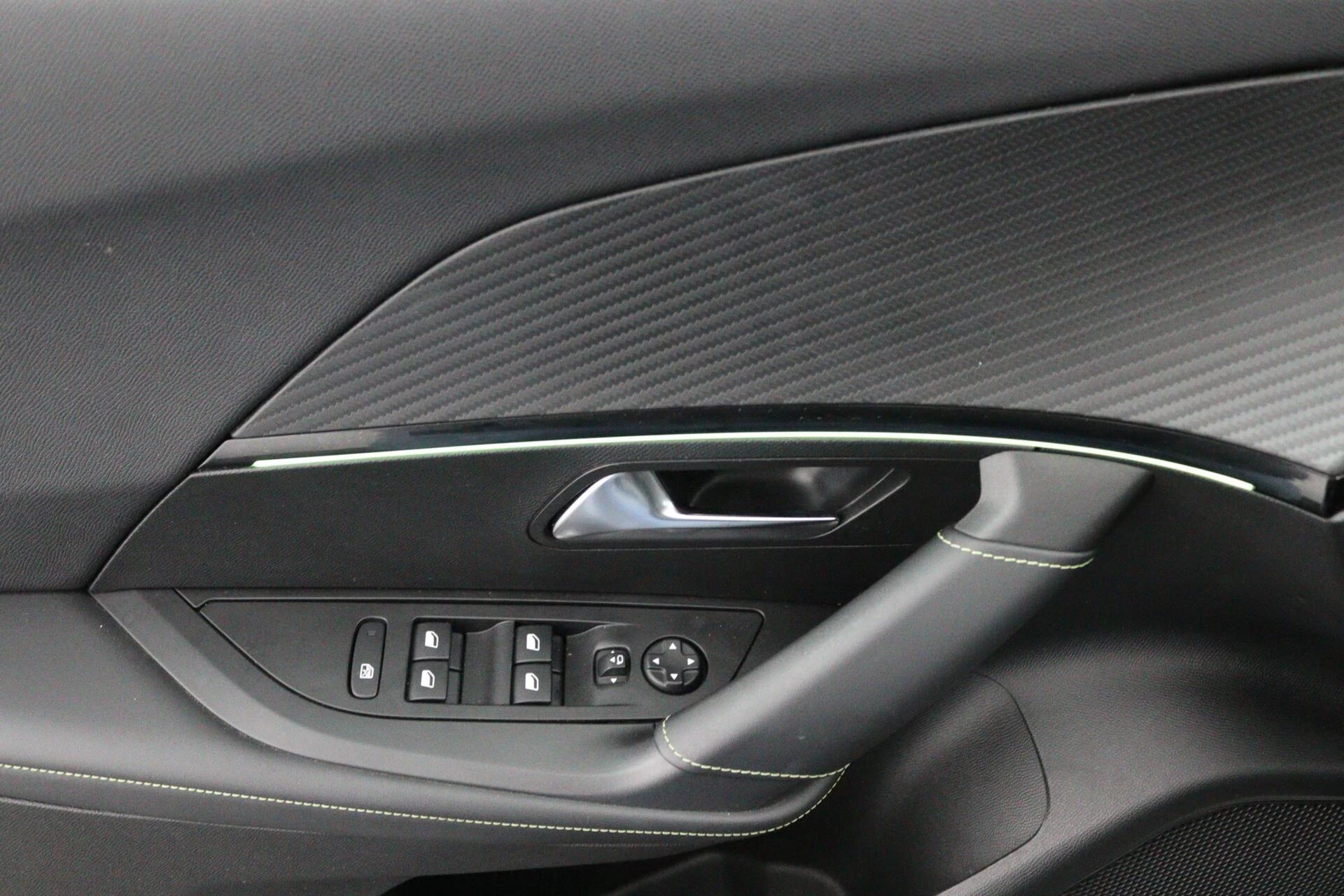 Hoofdafbeelding Peugeot e-2008