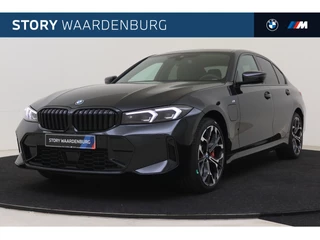 BMW 3 Serie 330e M Sport Automaat / Trekhaak / Achteruitrijcamera / Sportstoelen / Adaptieve LED / Comfort Access / Active Cruise Control / Stuurverwarming