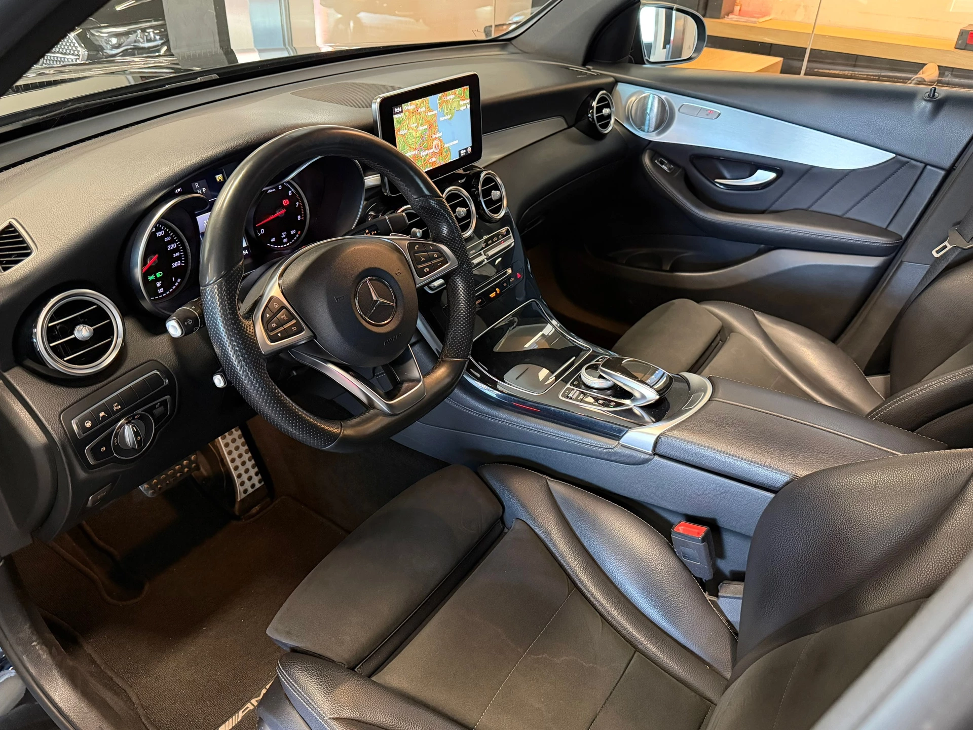 Hoofdafbeelding Mercedes-Benz GLC