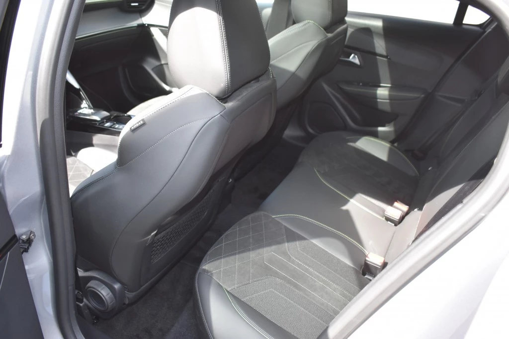 Hoofdafbeelding Peugeot e-208