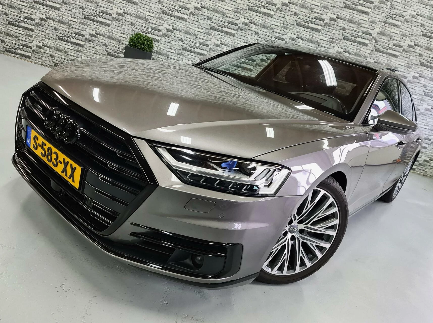 Hoofdafbeelding Audi A8