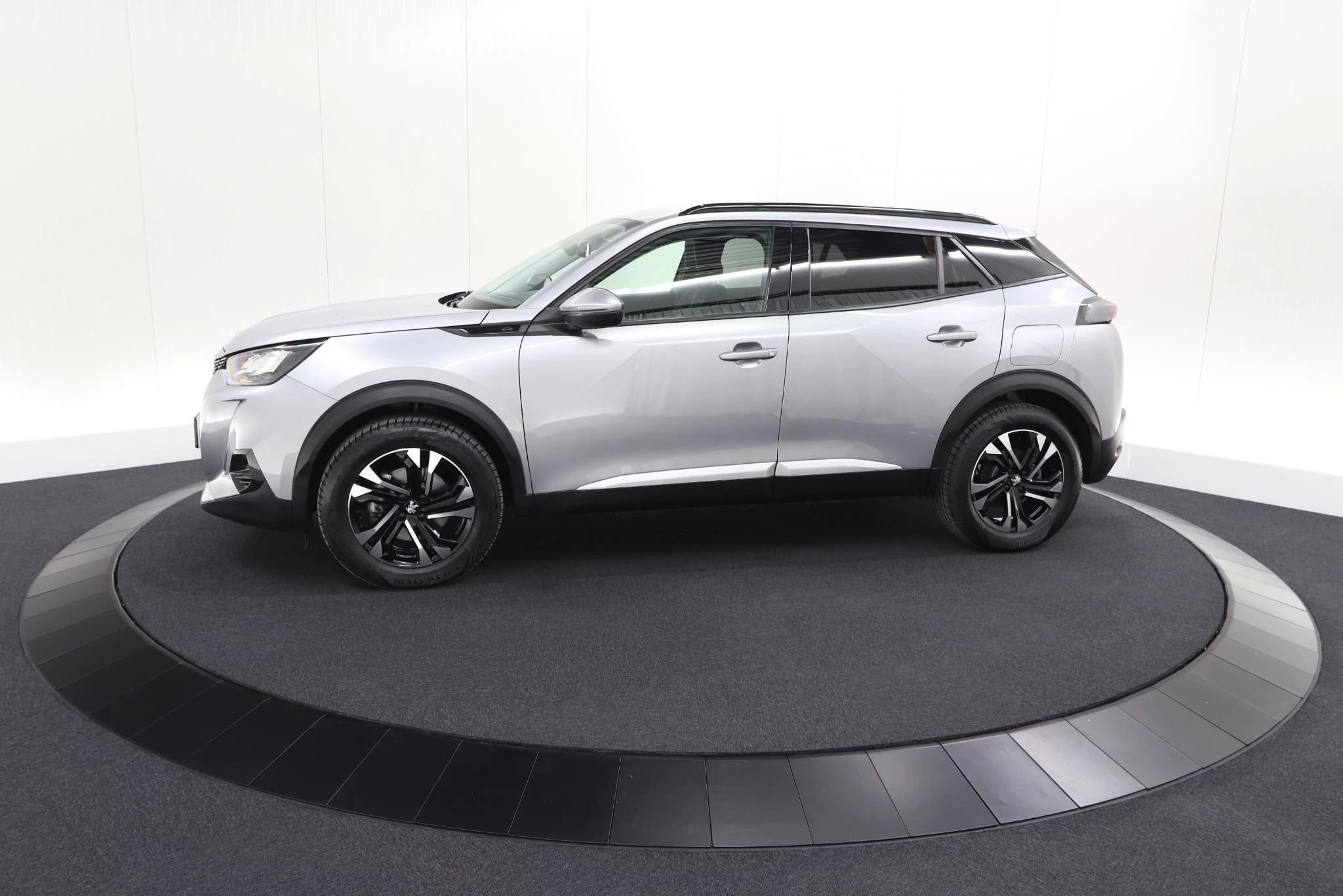 Hoofdafbeelding Peugeot e-2008