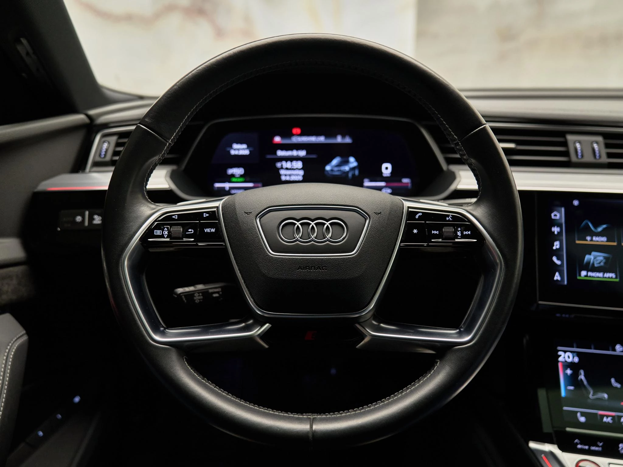 Hoofdafbeelding Audi e-tron