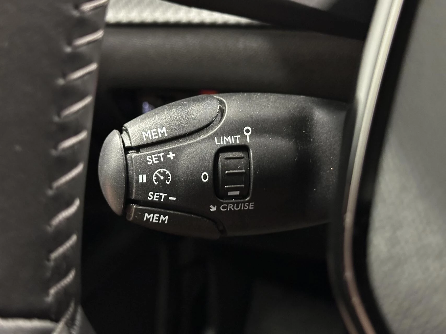 Hoofdafbeelding Peugeot e-2008