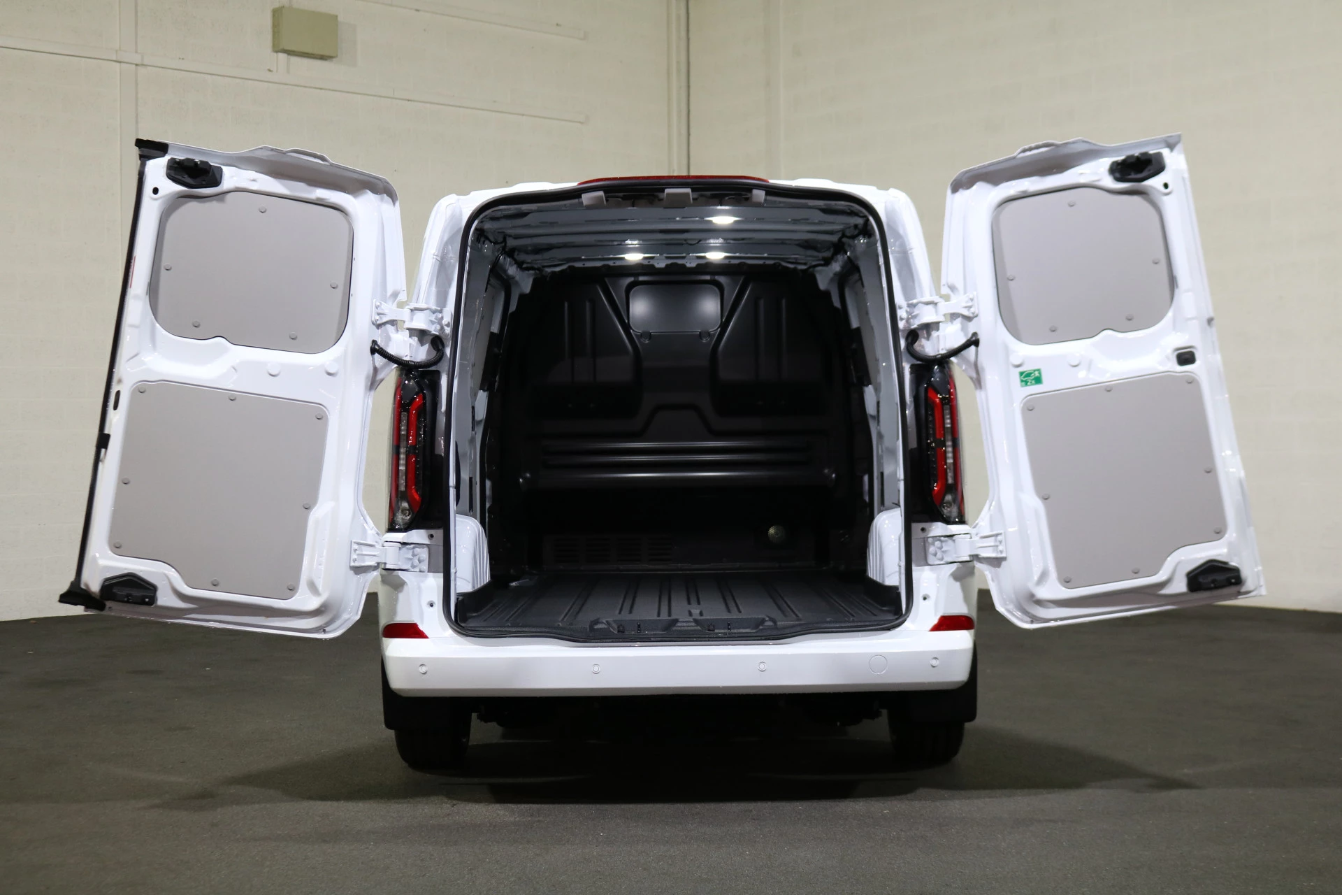 Hoofdafbeelding Ford E-Transit Custom