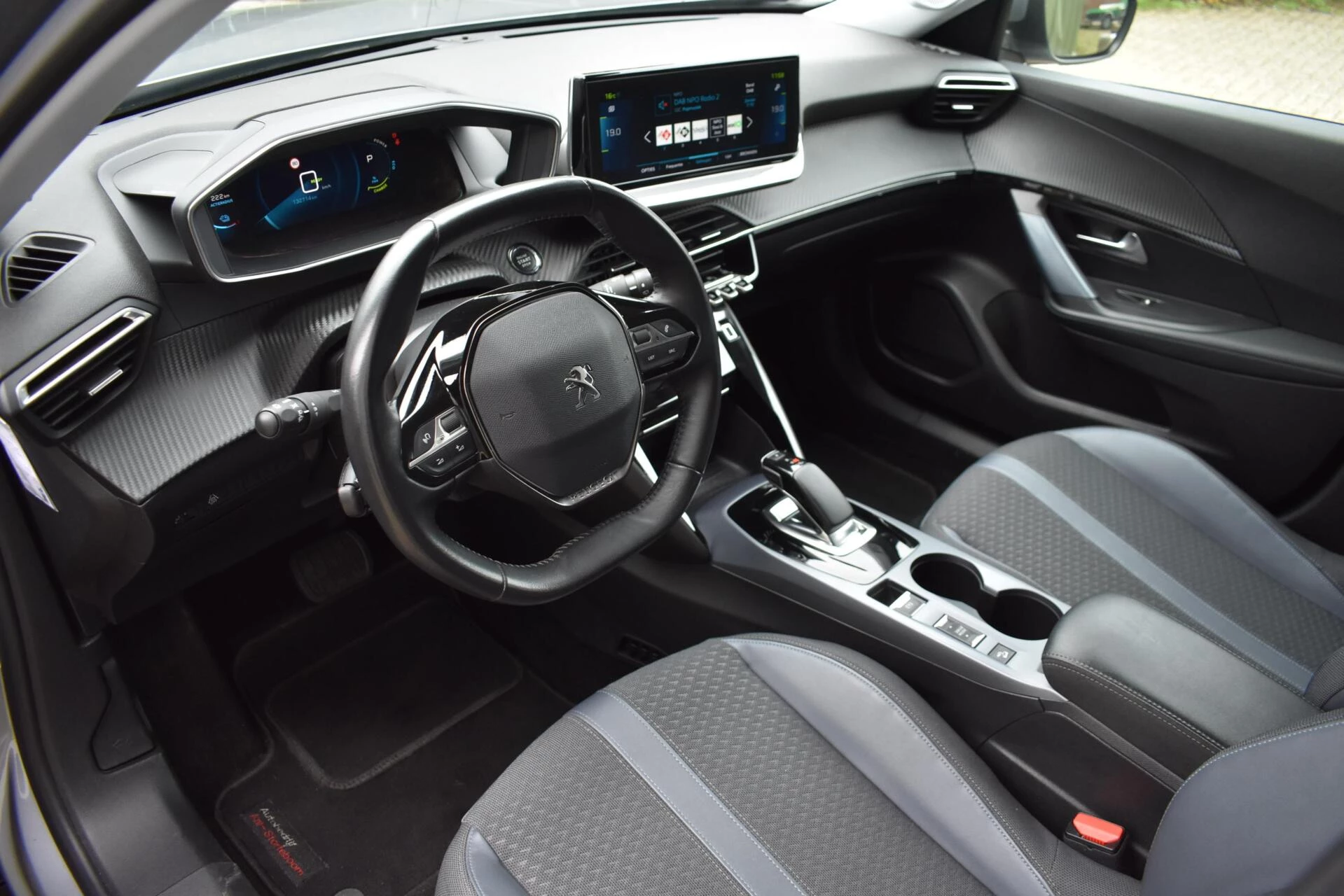 Hoofdafbeelding Peugeot e-2008