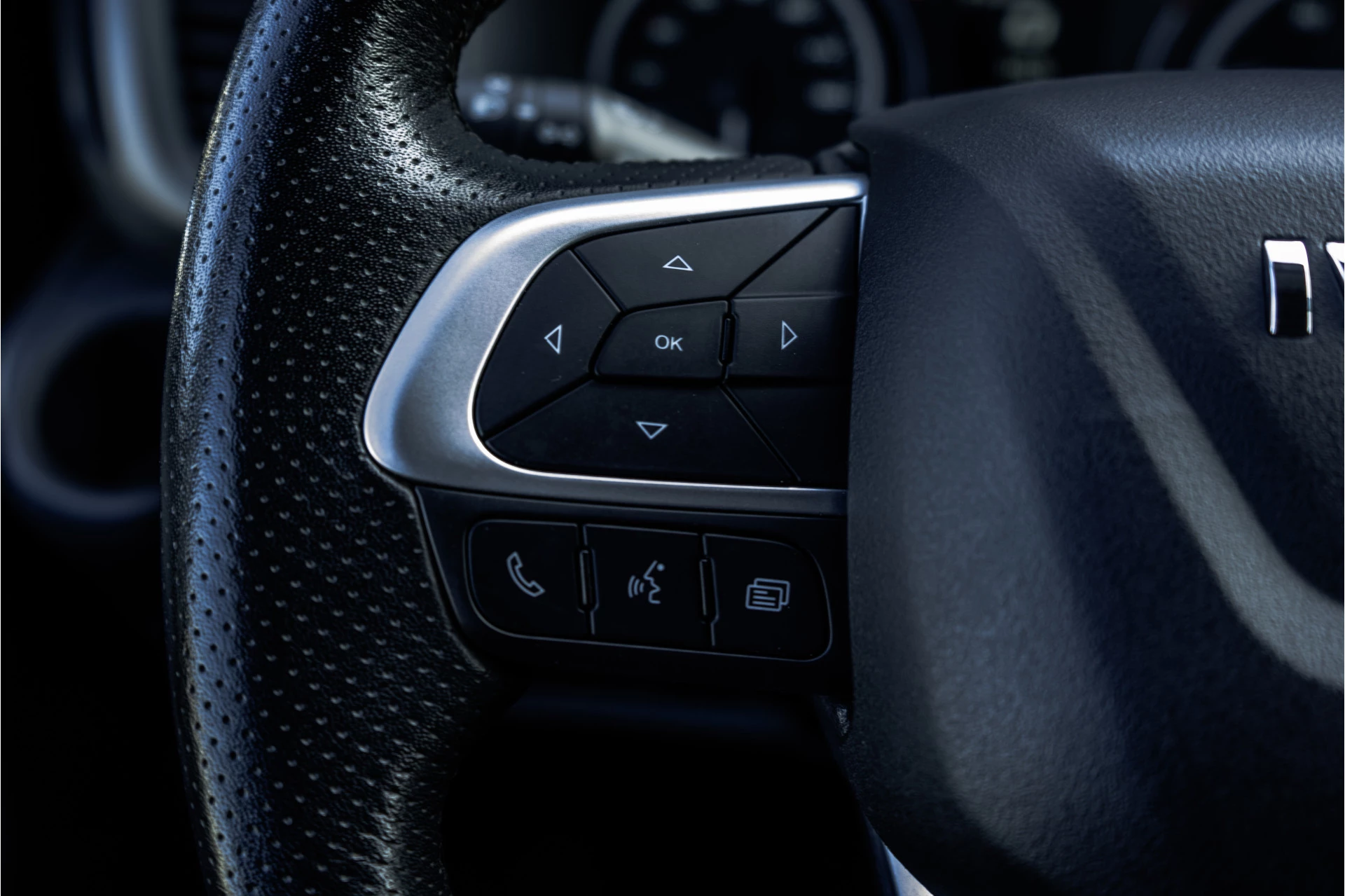 Hoofdafbeelding Iveco 35C16 | 3.0L |  Bakwagen met Laadklep | N1 | Automaat | Cruise | Navi |  3-Zits