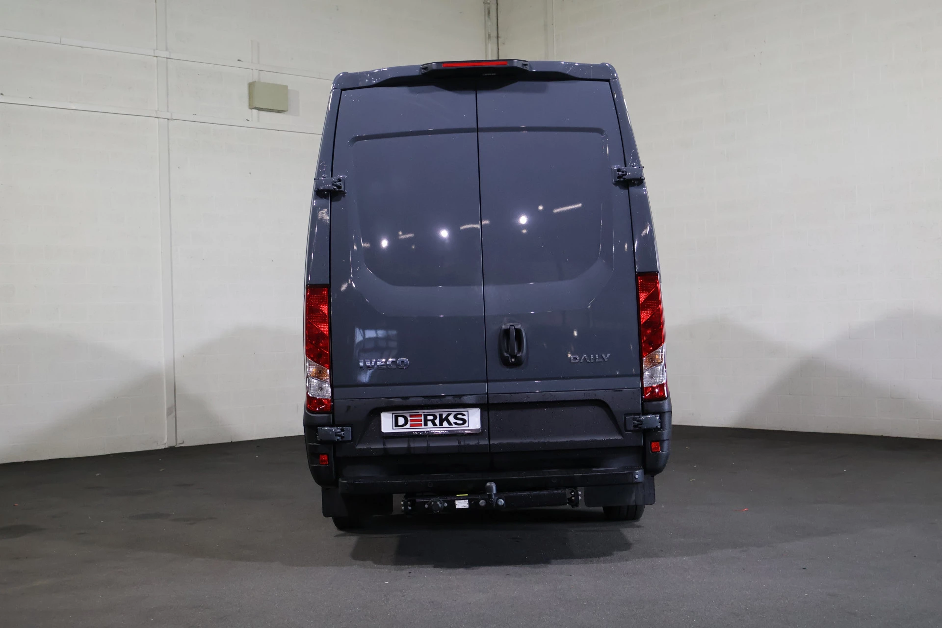 Hoofdafbeelding Iveco 35S18 L2 H2 Automaat Airco Navigatie 3.5T Trekhaak