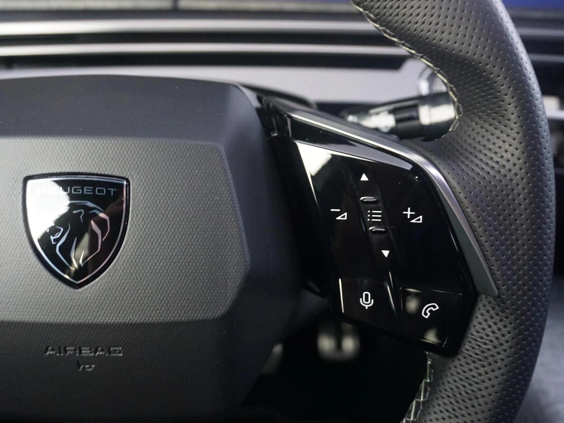 Hoofdafbeelding Peugeot e-3008