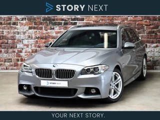 BMW 5 Serie Touring 520i High Executive M Sport Pakket Automaat / Panoramadak / Comfortstoelen / Navigatie Professional / Parkeersensoren / Xenon / Sportonderstel / Stoelverwarming / Multifunctioneel Instrumentenpaneel / 18 Inch / Chrome Line