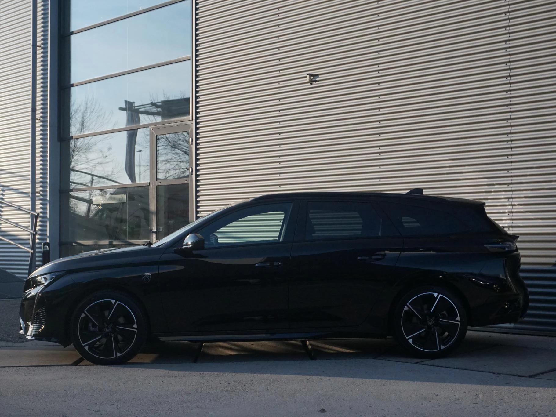 Hoofdafbeelding Peugeot e-308