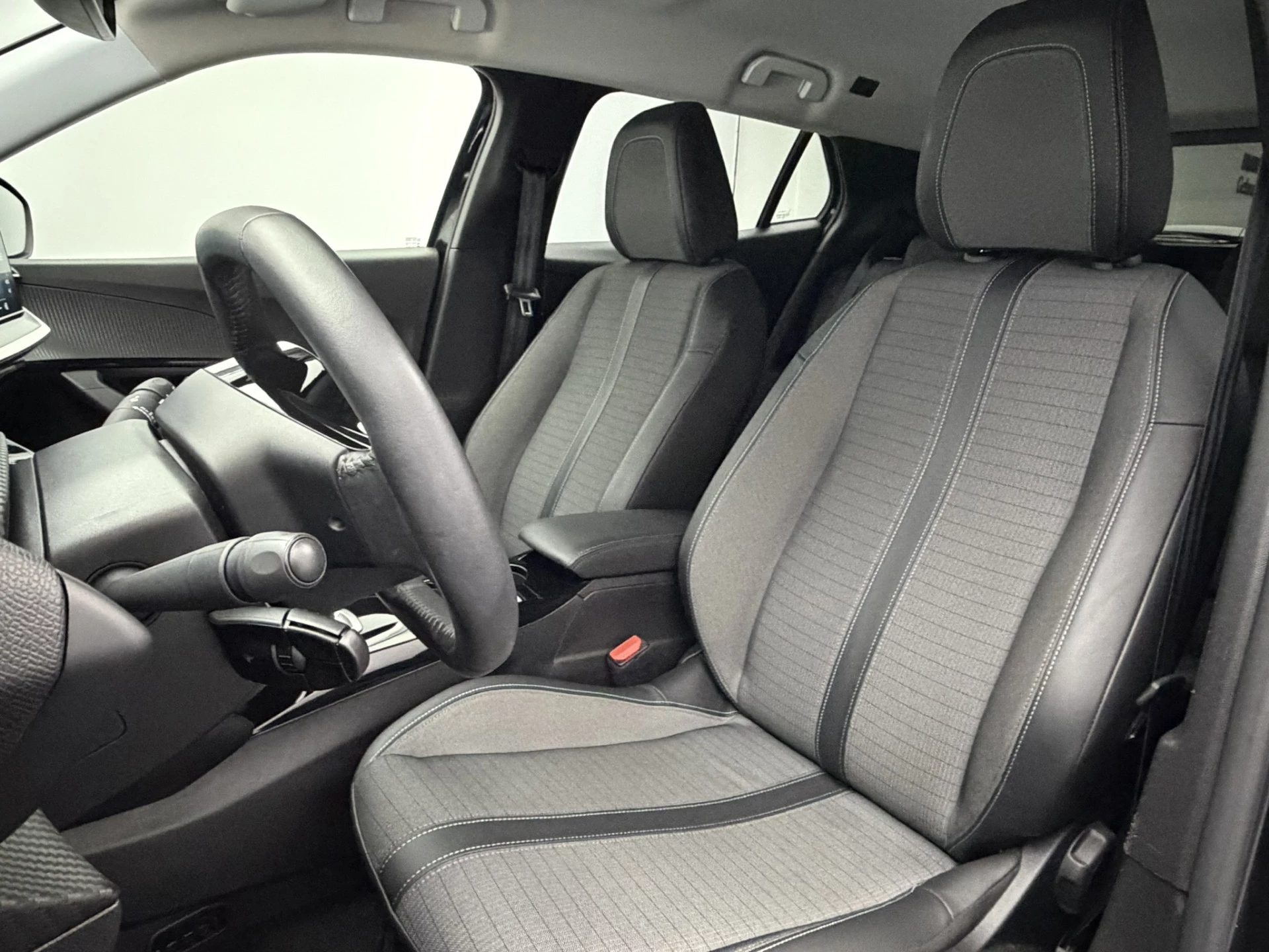 Hoofdafbeelding Peugeot e-2008