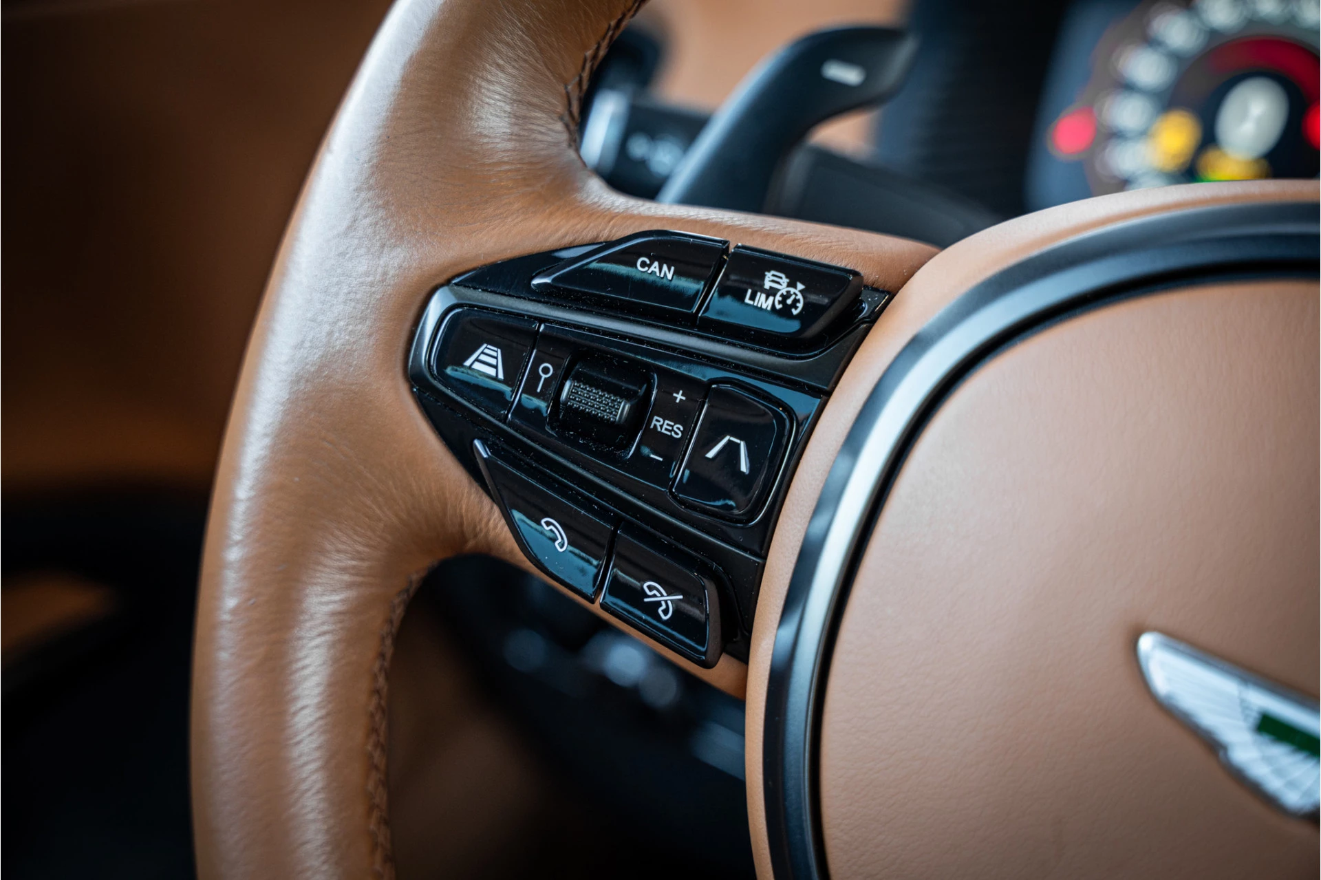 Hoofdafbeelding Aston Martin DBX