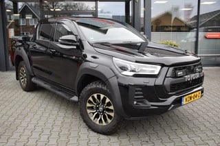 Hoofdafbeelding Toyota Hilux Toyota Hilux 2.8 D-4D DUBBEL CABINE GR SPORT A/T BE TREKKER 5 SITZ VAN met A