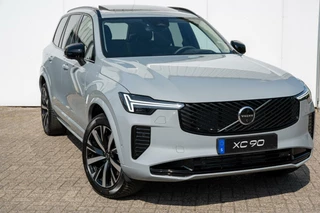 Hoofdafbeelding Volvo XC90 Volvo XC90 T8 Plug-in hybrid Plus Dark | Head-up | Pano dak | 360 camera | HK audio