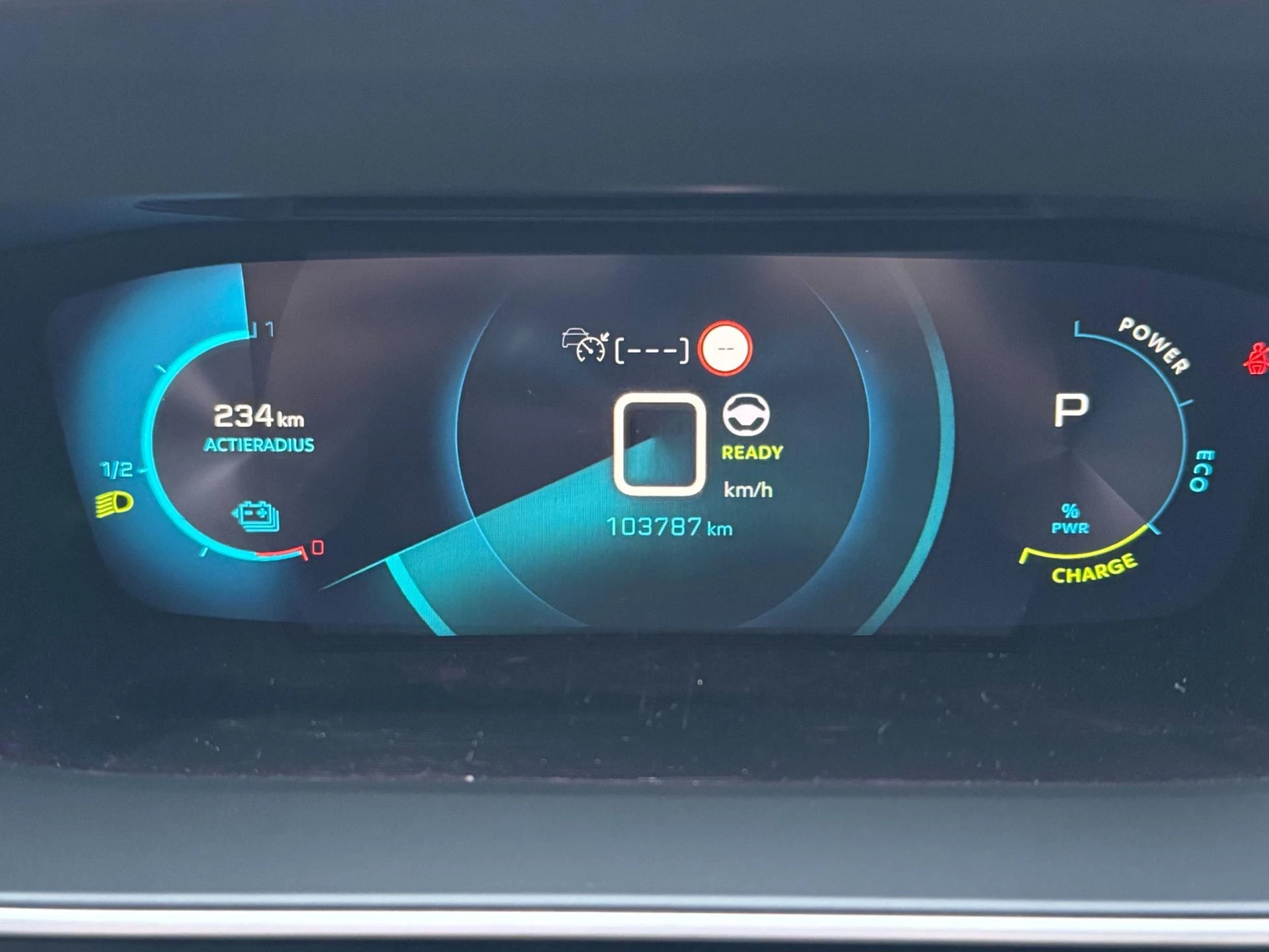 Hoofdafbeelding Peugeot e-2008